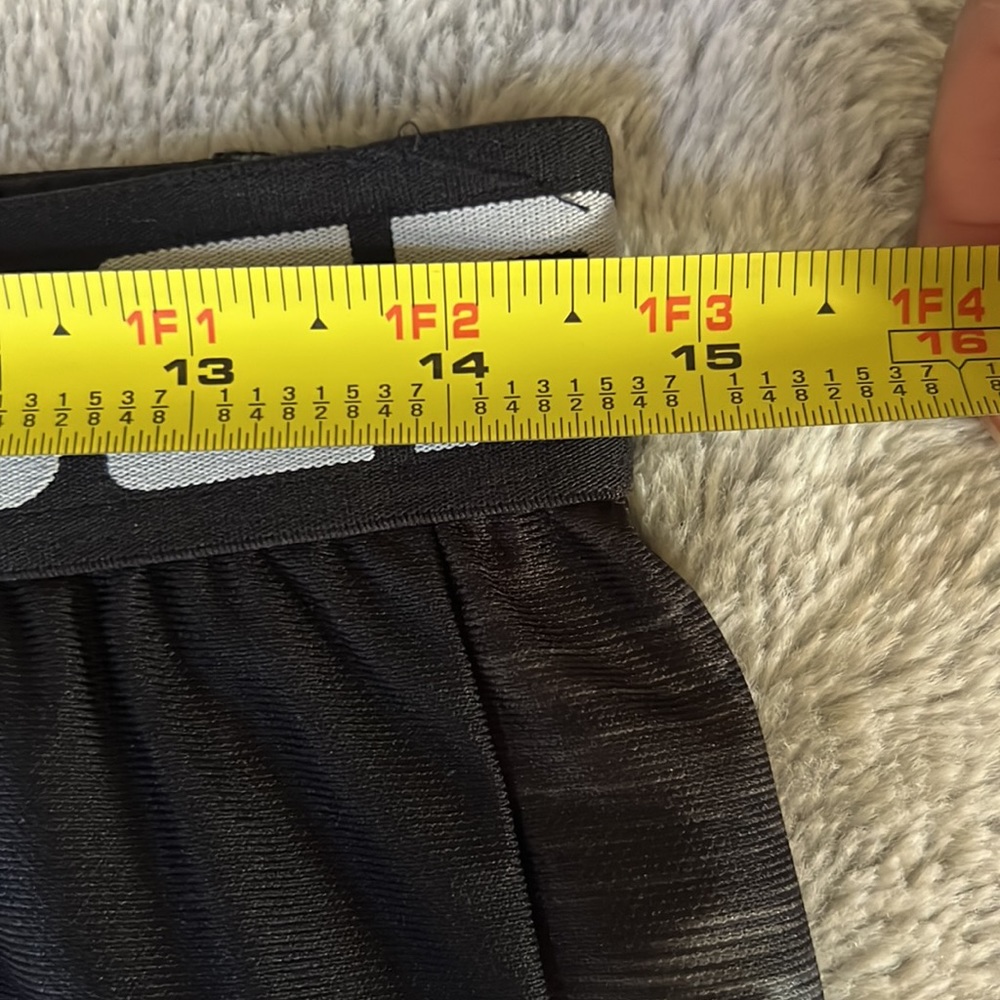 NWT Under Armour shorts - Picture 5 of 6